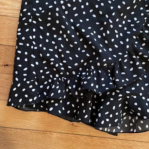 𝅺🖤 Unique black white polka dot crop top and high rise wrap shorts set - si…​ - Picture 4 of 6